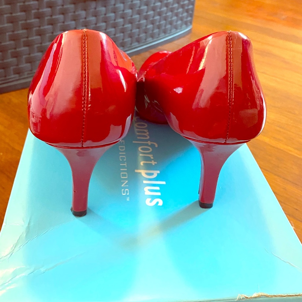 Comfort Plus by Predictions size 9W- Patent red